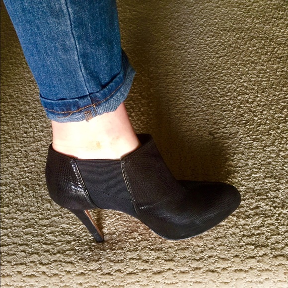 7M White House Black Market Booties