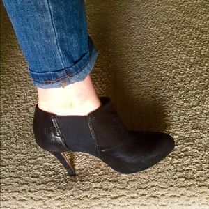 7M White House Black Market Booties