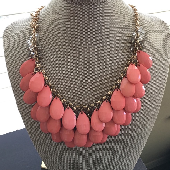 🌟NWOT🌟 Salmon Pink Statement Necklace