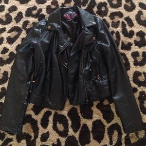 Cute black leather jacket