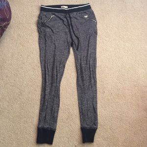 *HOLLISTER GIRLS JOGGERS SIZE SMALL*