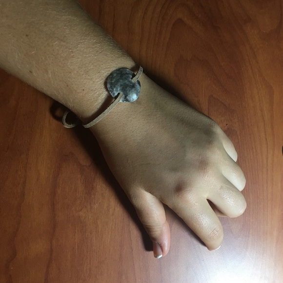 Shell bracelet - Picture 2 of 3