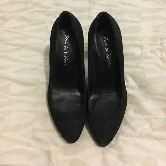 Pour La Victoire black suede pumps