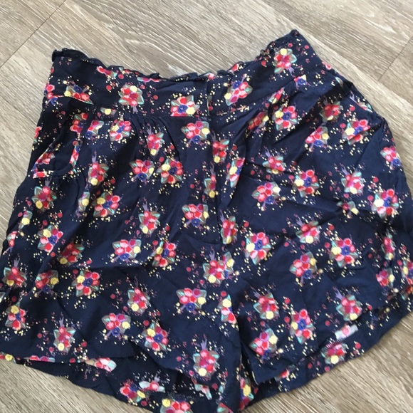 Two pair of shorts from American rag and Elle - Picture 3 of 3