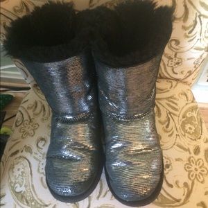 Authentic Black and Silver Ribbon Uggs Kids 3 Wm 5