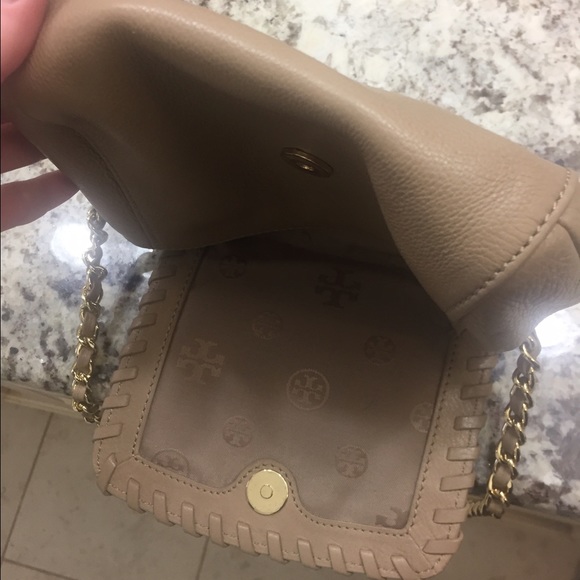 Tory Burch Small Taupe Purse- like new!! - Picture 3 of 4