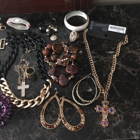 Assortment of jewelry