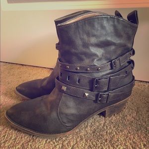 Women's Size 9.5 Boots, soft sole