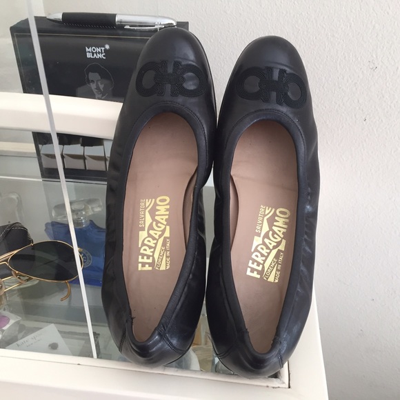 Beautiful Salvatore Ferragamo Black Flats