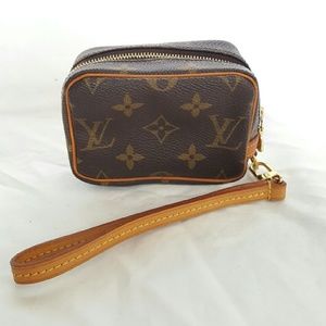 Louis Vuitton monogram Wapity case wristlet