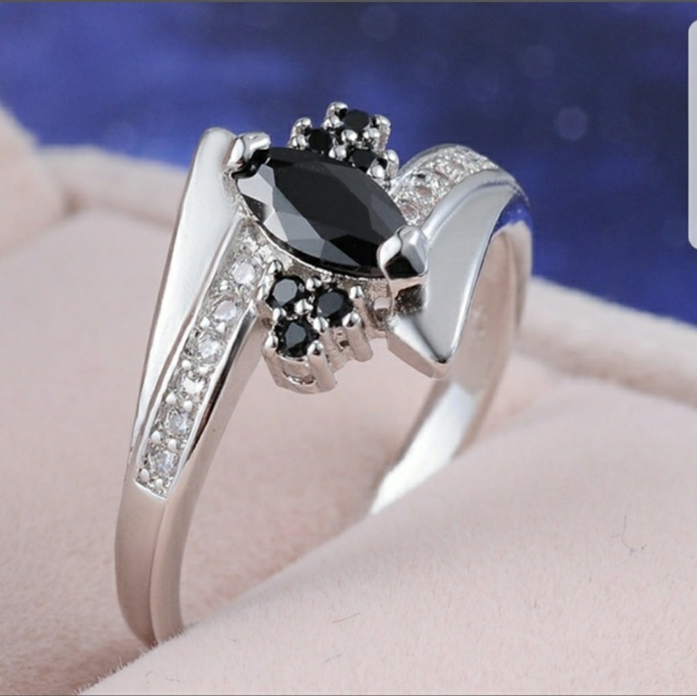 💕LAST ONE💕  Black Rhinestone Ring