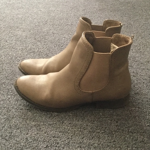 Old Navy ankle boots - Size 6!