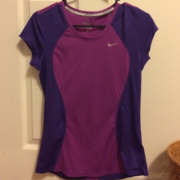 NWOT Nike top