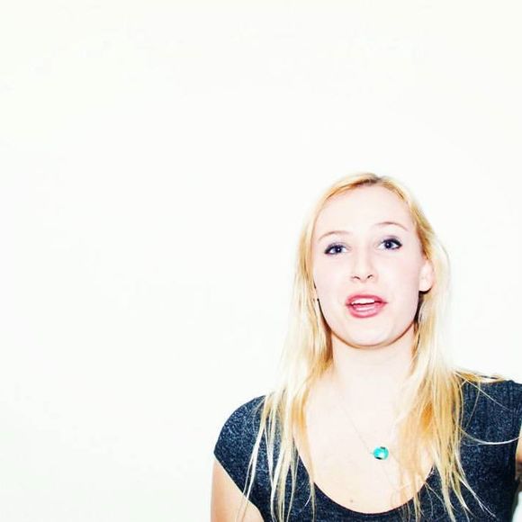 Meet your Posher, Stephanie - Picture 3 of 5