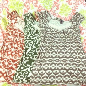 Short sleeved v-neck tops