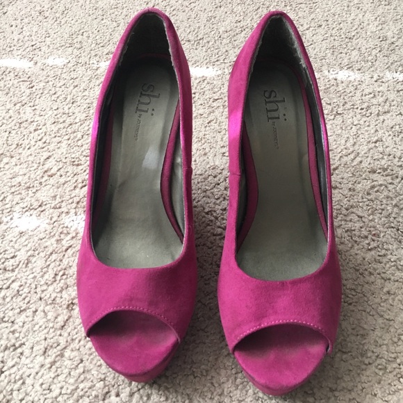 Pinkish-purple wedges from Shi by Journeys - Picture 1 of 4