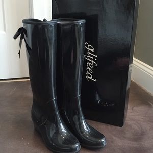 Black tall rain boots with ribbon