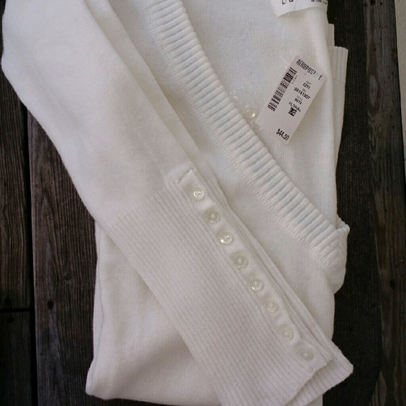 Nwt Aeropostale sweater w/button detail on sleeve - Picture 2 of 2