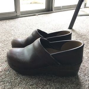 brown leather dansko clogs