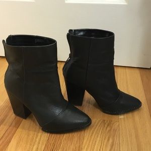 Kelsi Dagger black boots size 6