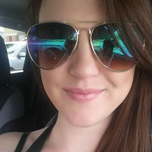 Meet your Posher, Brittney