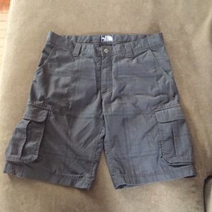 THE NORTH FACE PLAID CARGO SHORT