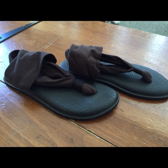 NEVER WORN Sanuk Sling-back sandal