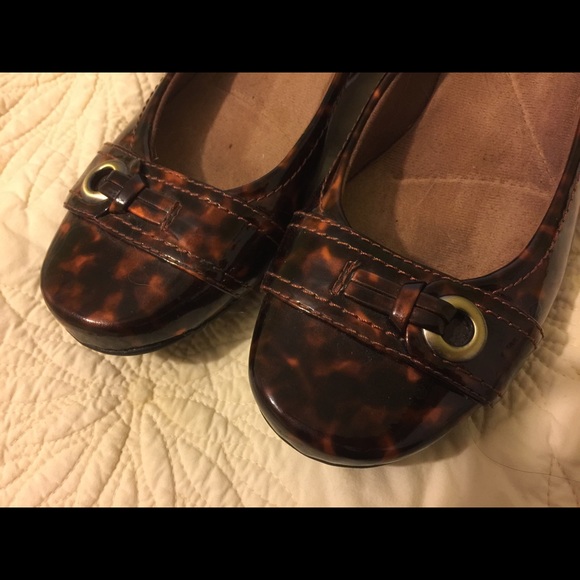 Clarks flats, tortoiseshell print
