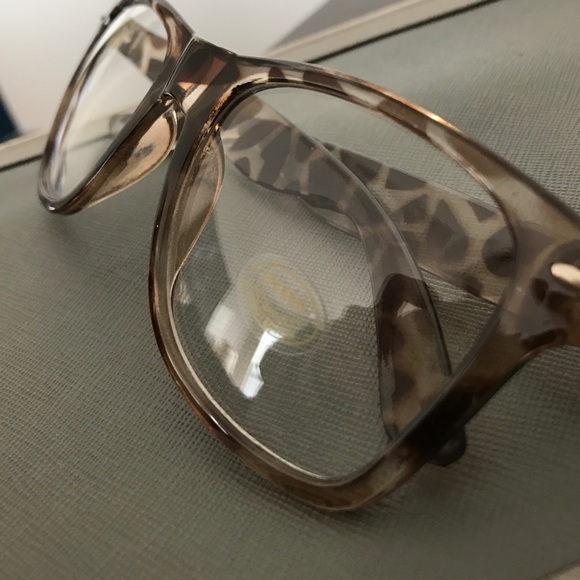 Trendy eyeglasses - Picture 2 of 4