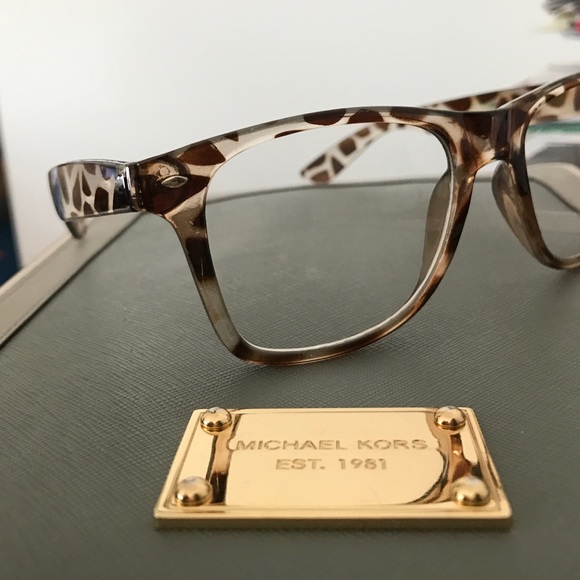 Trendy eyeglasses - Picture 3 of 4