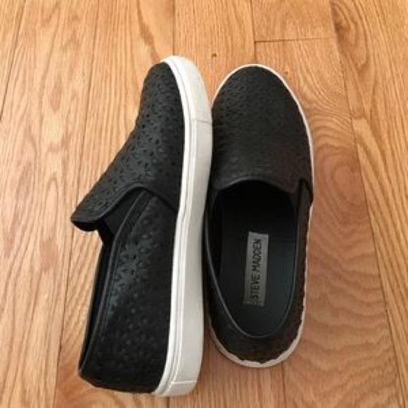 Steve Madden slip on sneaker size 6 EUC