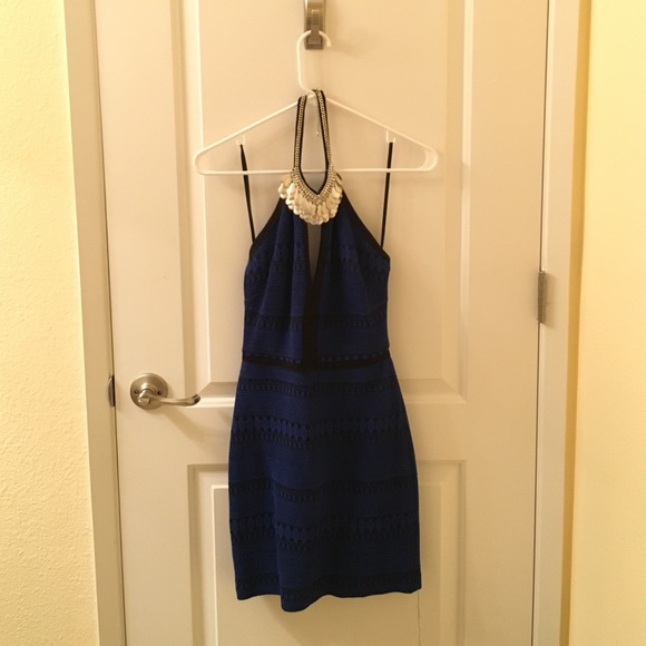 bebe keyhole necklace dress