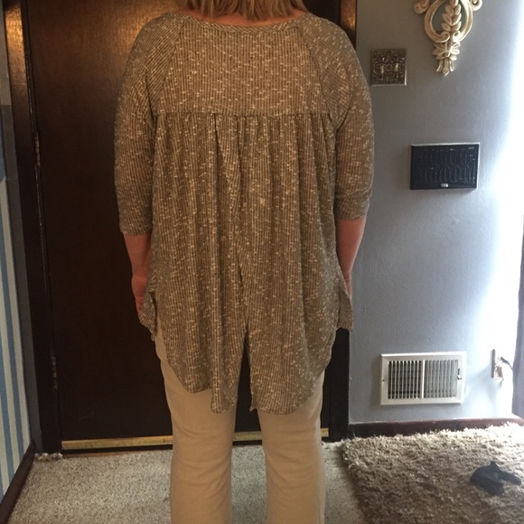 Top - Picture 2 of 2