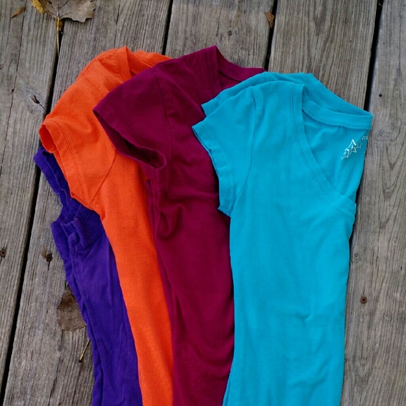 Bundle of basic layering tee shirts - Picture 2 of 3