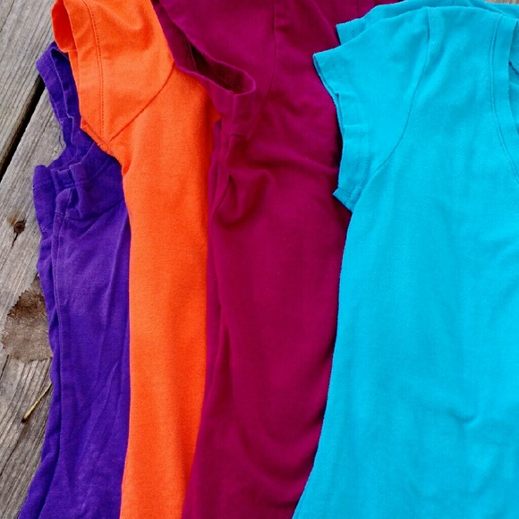 Bundle of basic layering tee shirts - Picture 3 of 3