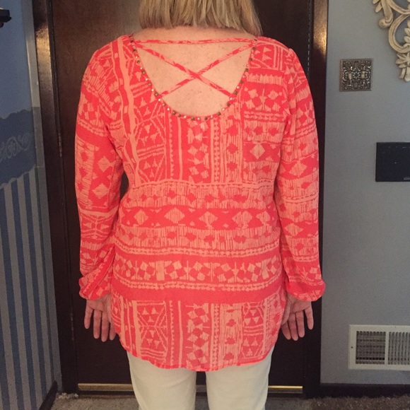 Top - Picture 2 of 2