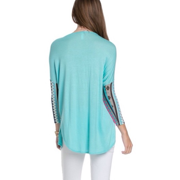 🎀1 SM LEFT🎀 Print Pocket & Sleeves Tee - Picture 3 of 5