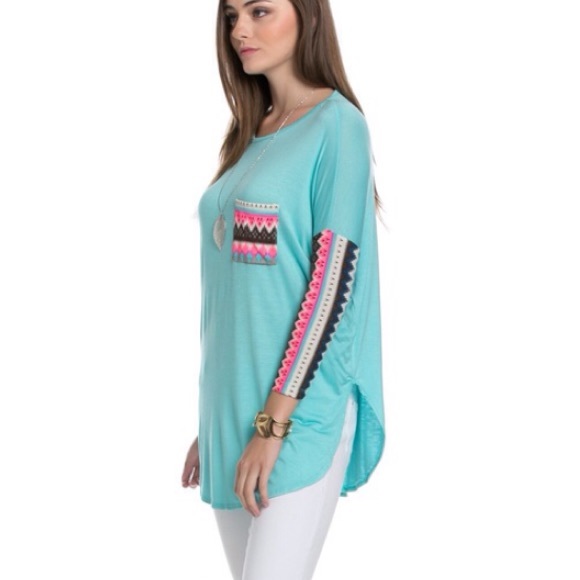 🎀1 SM LEFT🎀 Print Pocket & Sleeves Tee - Picture 4 of 5