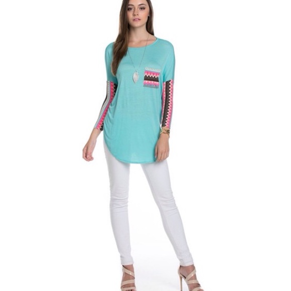 🎀1 SM LEFT🎀 Print Pocket & Sleeves Tee - Picture 5 of 5