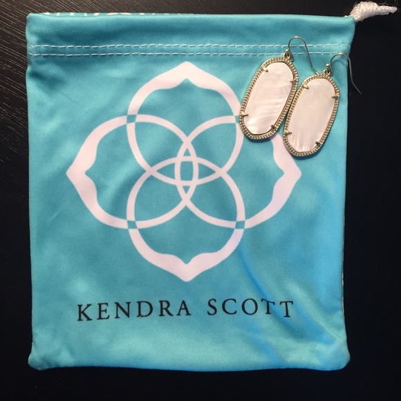 Kendra Scott- Elle drop earrings