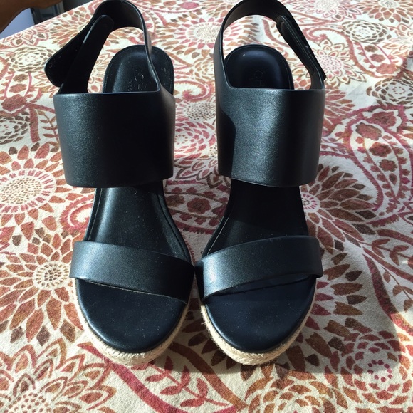 Black wedges