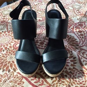 Black wedges