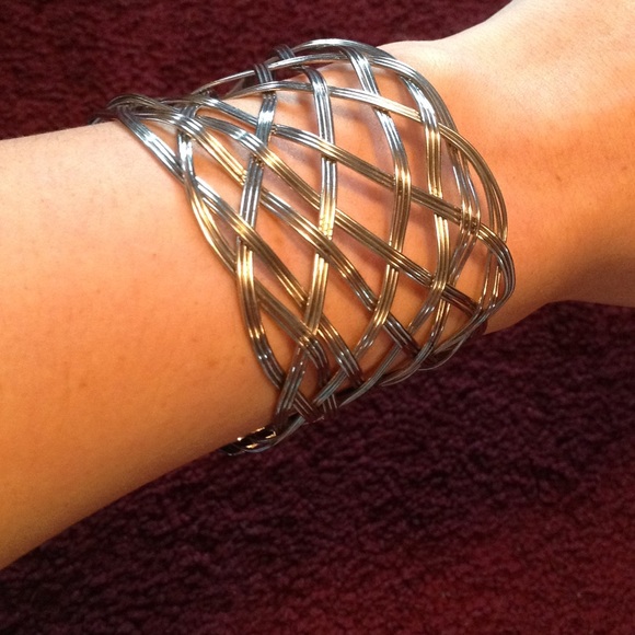 Silver toned weaved bracelet - Picture 3 of 3