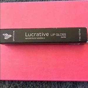 Younique lethal lip gloss