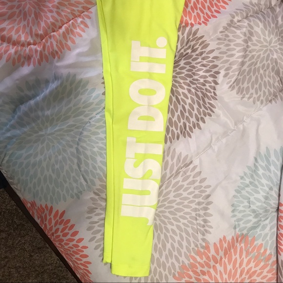 Nike dri fit tights NWOT super cute 💕💕