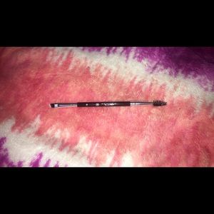Number 12 brow brush Anastasia Beverly hills