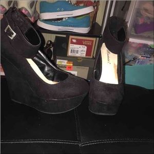Black Wedges