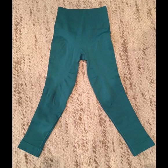 Lululemom zone in crops 4