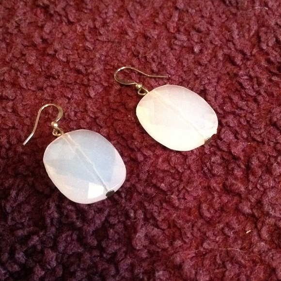 Pale pink gold toned earrings - Picture 2 of 2