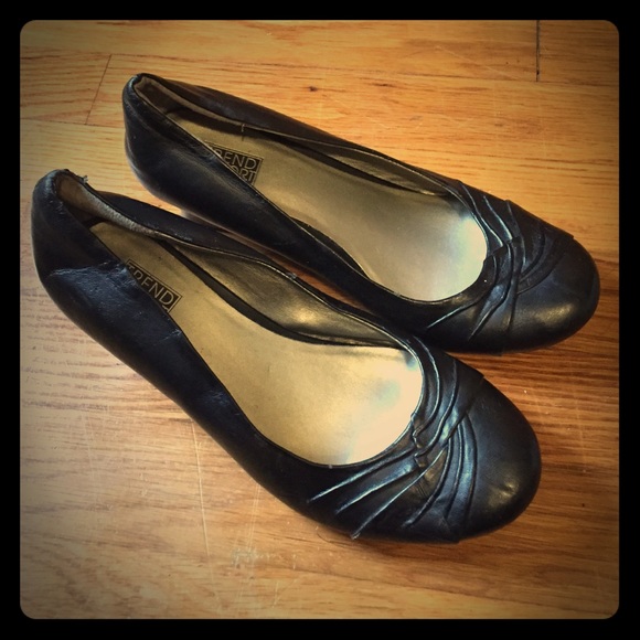 Low heel shoes